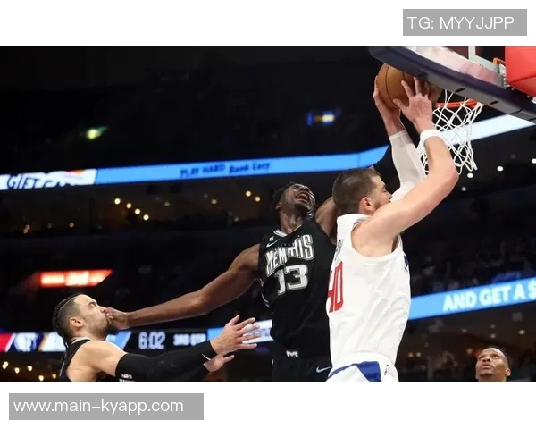 克拉克斯顿赛季数据亮眼场均131分75篮板4助攻14盖帽领跑全队 克拉克斯顿赛季数据亮眼场均131分75篮板4助攻14盖帽领跑全队